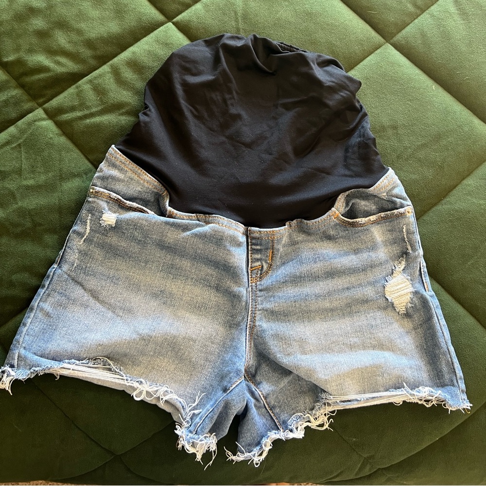Maternity shorts. Wore a few times. Great condition!